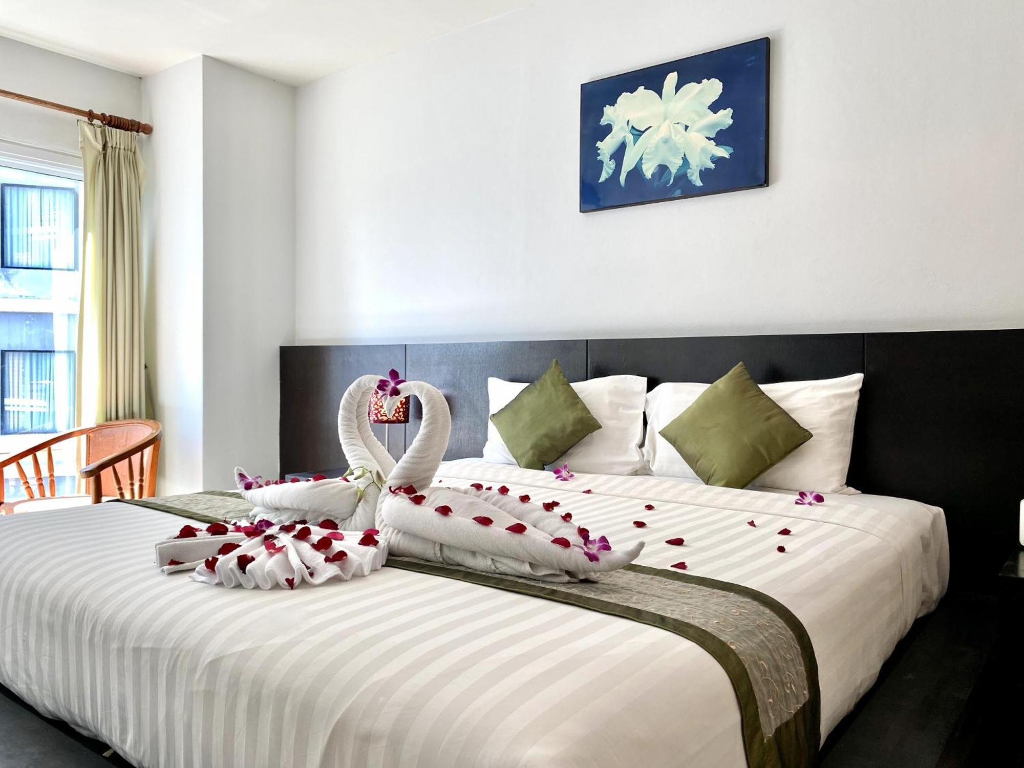 Apk Resort Patong Extérieur photo