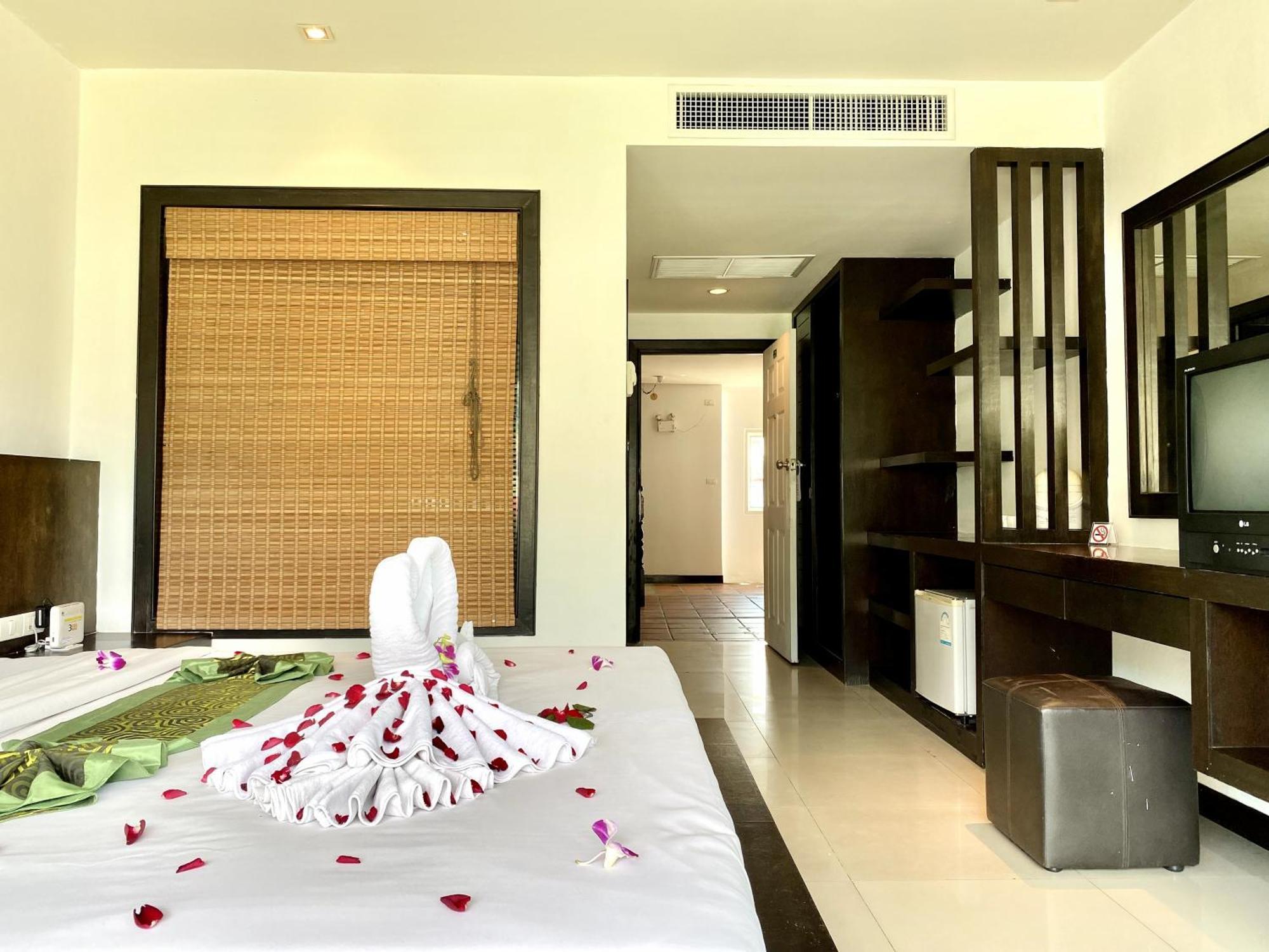 Apk Resort Patong Extérieur photo