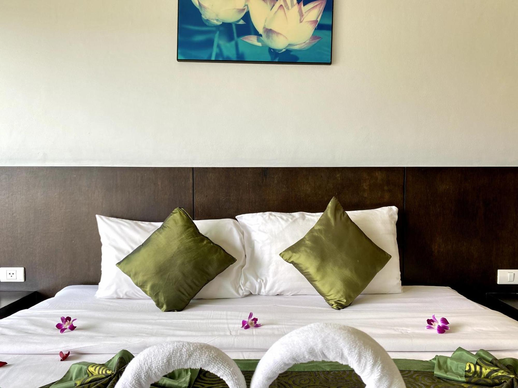Apk Resort Patong Extérieur photo