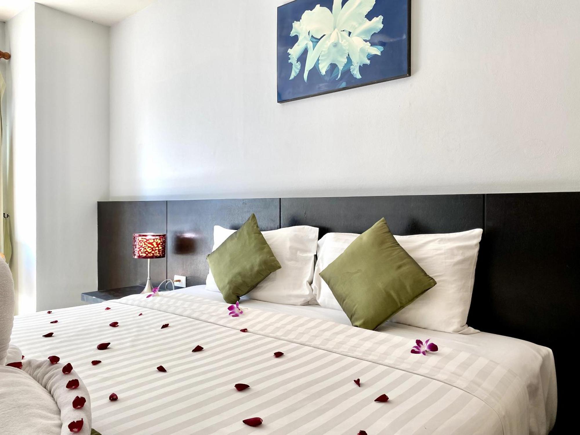 Apk Resort Patong Extérieur photo