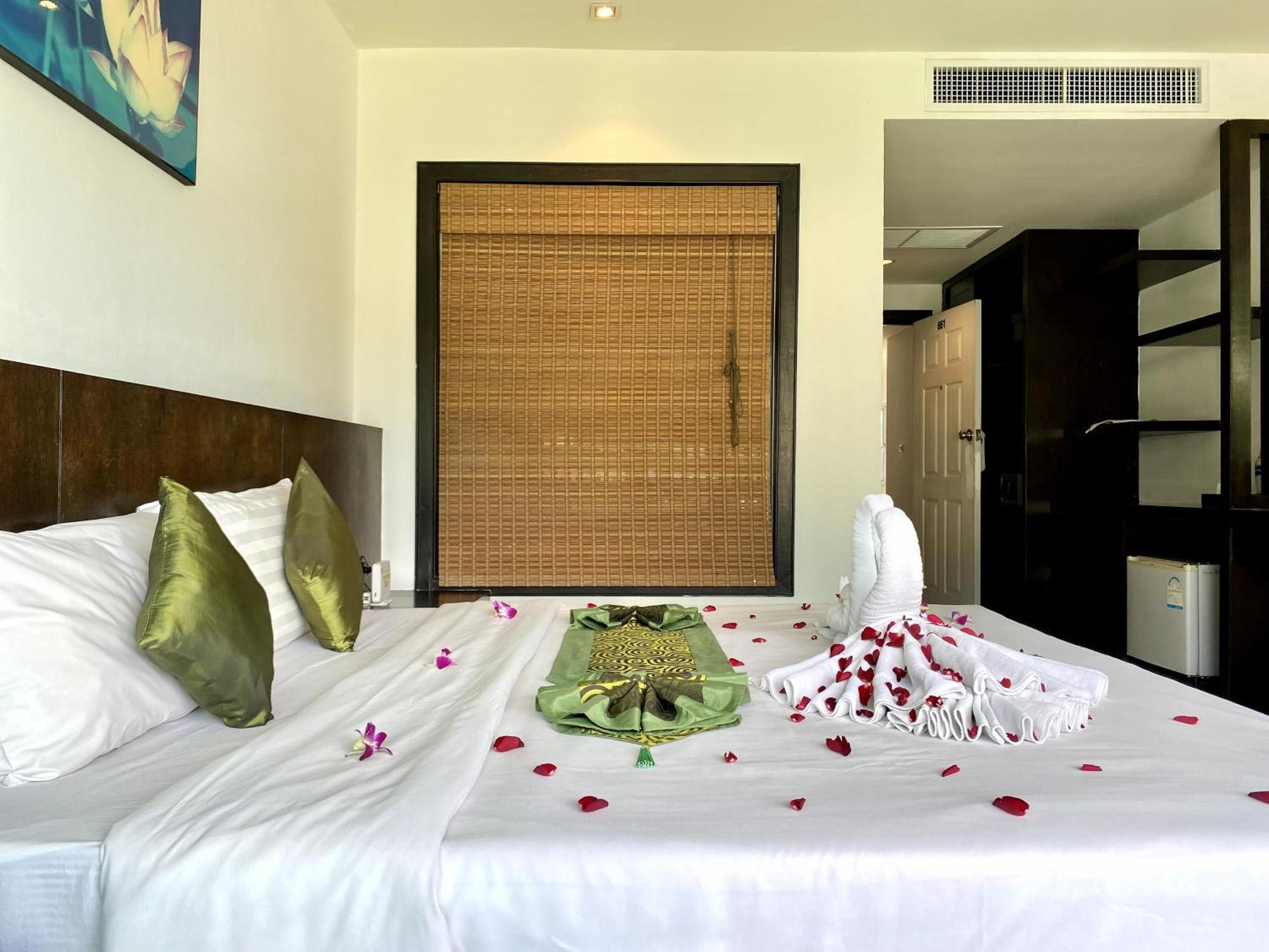 Apk Resort Patong Extérieur photo