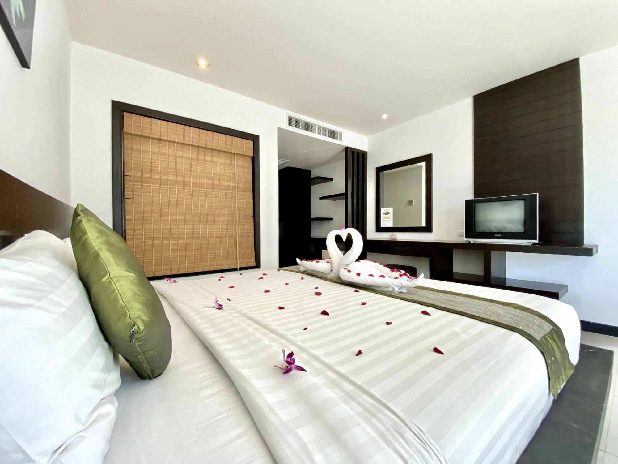 Apk Resort Patong Extérieur photo